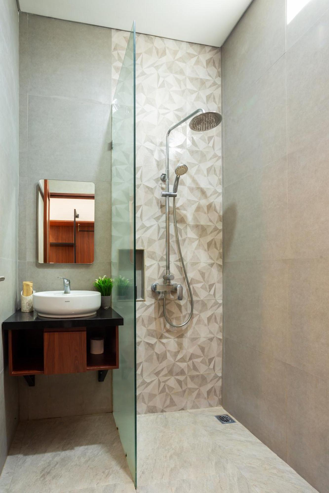 Cove Ransha Hotel